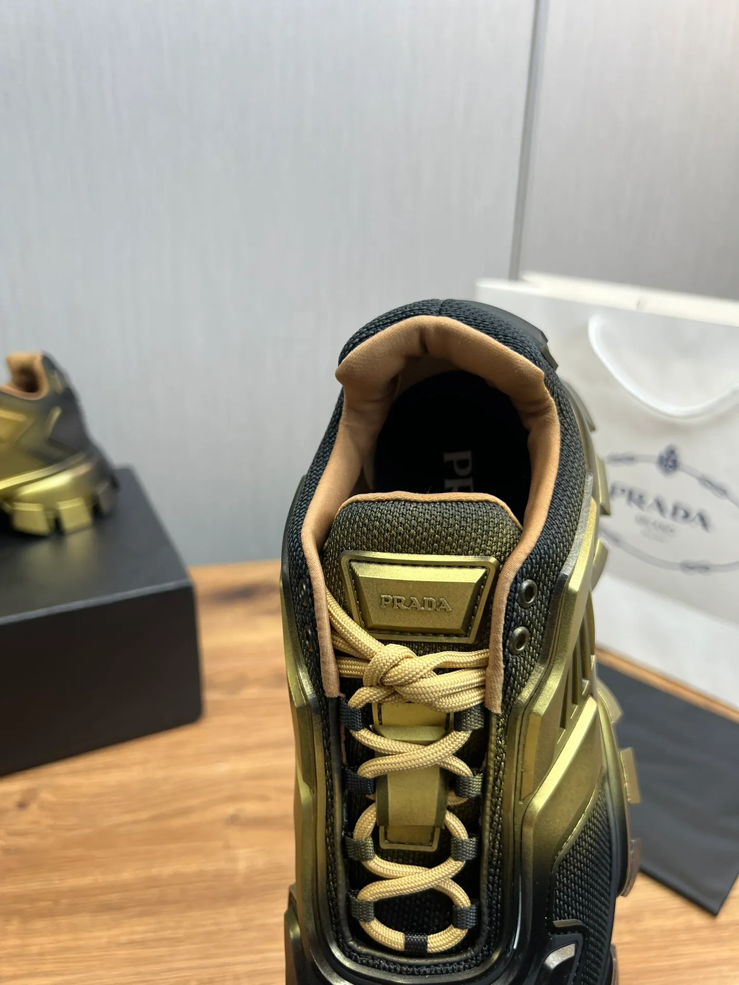 Men's shoes 💰680💰 [PRADA] Popular thick-soled shoes for couples 👩‍❤️‍👨 Available all year round ✔️Official website synchronization Original fly-woven film color change process + cowhide lining, 1⃣️ vs 1⃣️ replica, original original sole, 36-45 (45 is custom-made and cannot be returned or exchanged)